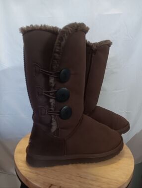 UGG dark Brown Boots Womens Size 7 Mid Calf